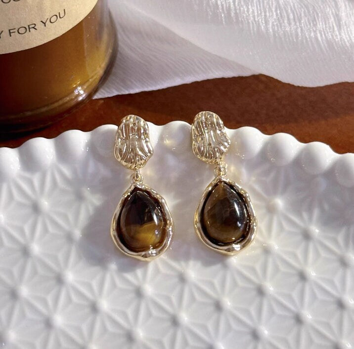 Tiger Eye Maillard Style Teardrop Gold Dangling Earrings - High-End Jewelry, French style jewelry, Korean chic earrings, statement earrings