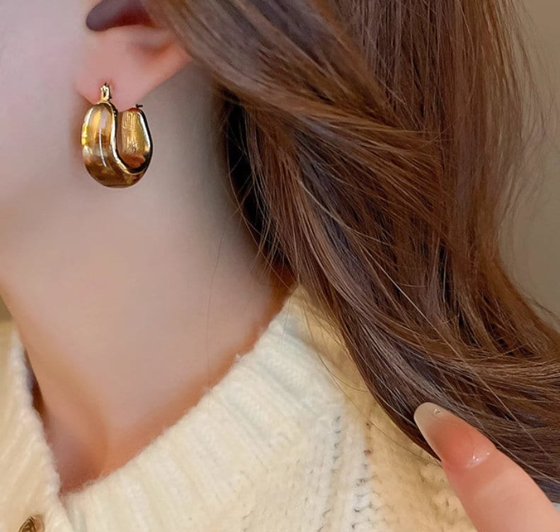 Milliard Style Resin Earrings: Trendy Chic Vintage U-Shaped Jewelry in Brown, Gold plated jewelry, women earrings, perfect gift