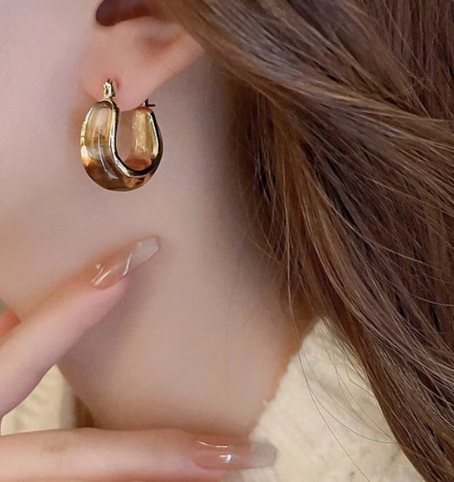 Milliard Style Resin Earrings: Trendy Chic Vintage U-Shaped Jewelry in Brown, Gold plated jewelry, women earrings, perfect gift