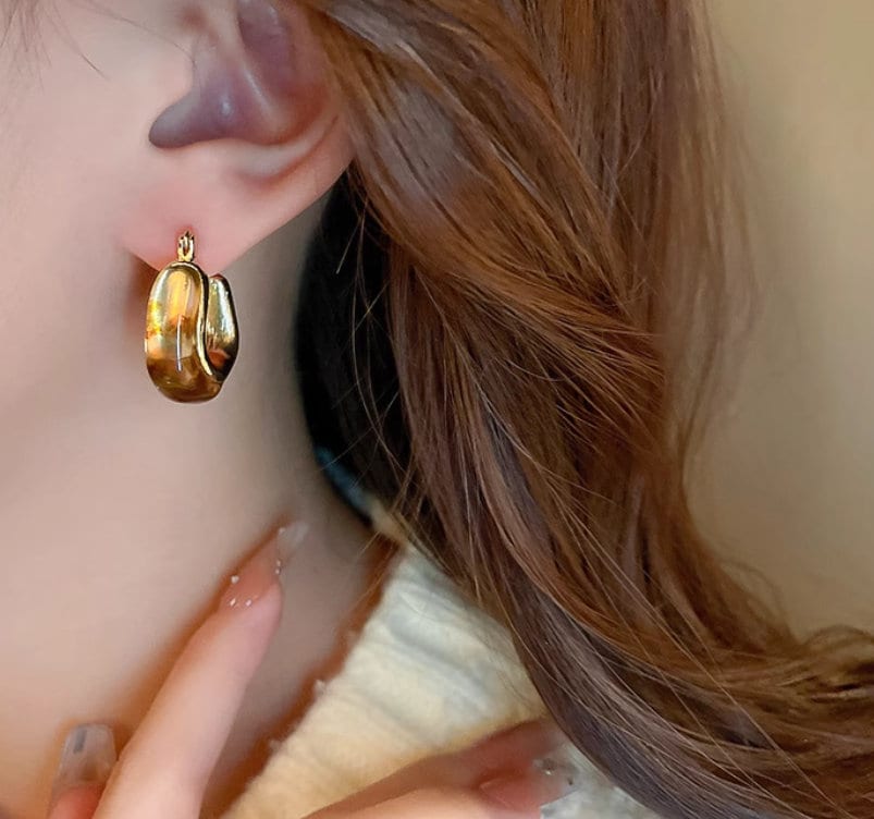 Milliard Style Resin Earrings: Trendy Chic Vintage U-Shaped Jewelry in Brown, Gold plated jewelry, women earrings, perfect gift