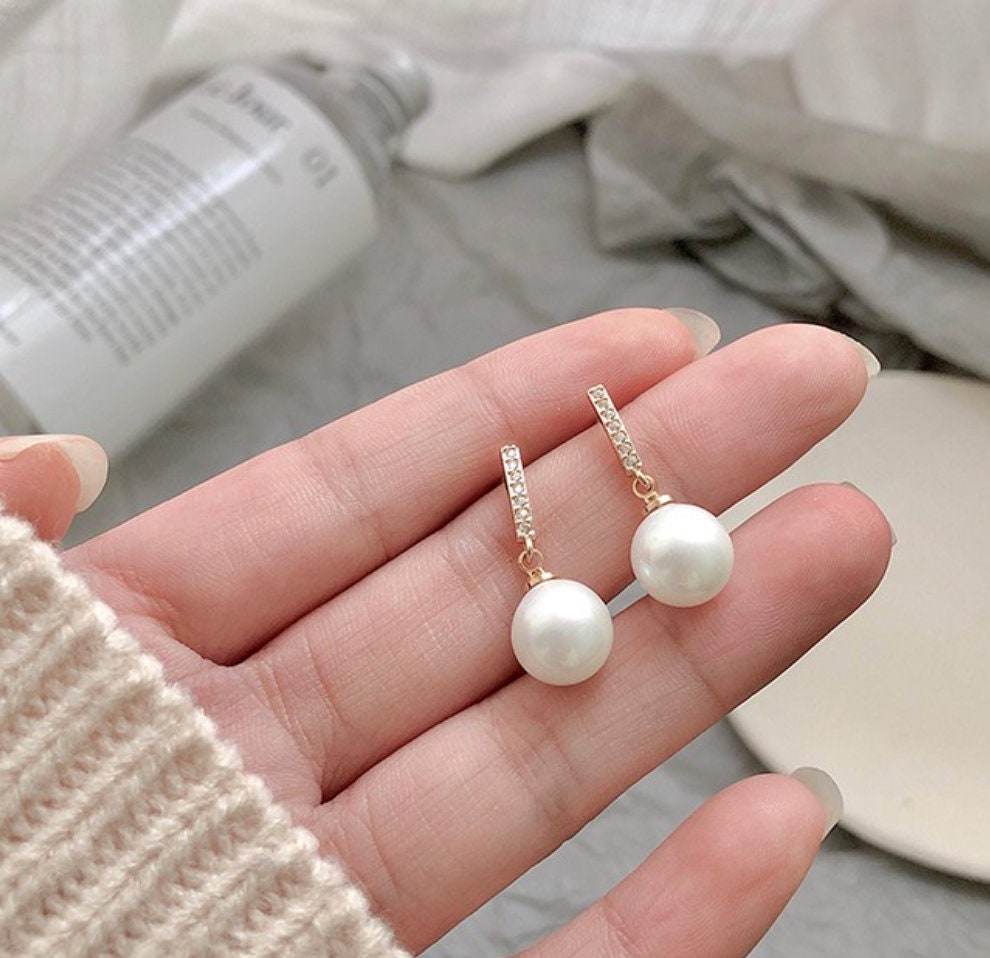 Minimalist Pearl Dangle Earrings