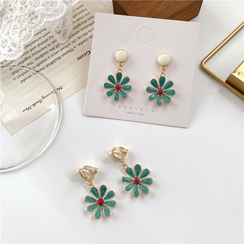 Turquoise enamel daisy earrings