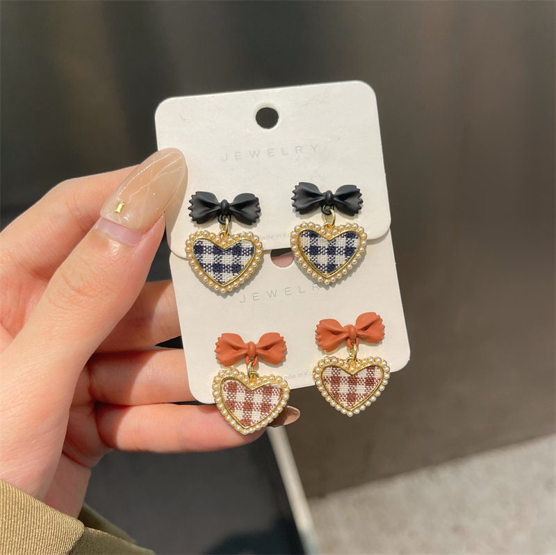 Ribbon pearl heart earring