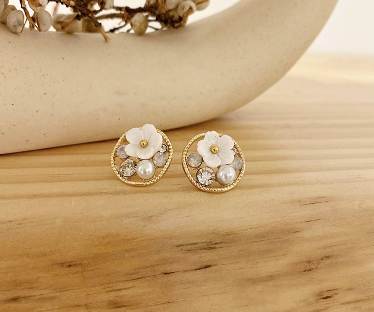 Flower and pearl earrings