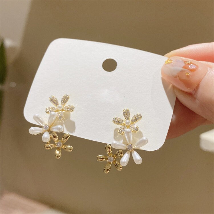 Flower earrings, pearl earrings, gold earrings, dainty earrings