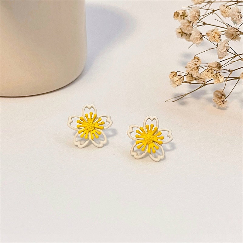 Flower daisy stud earrings, colorful earrings, white flower earrings