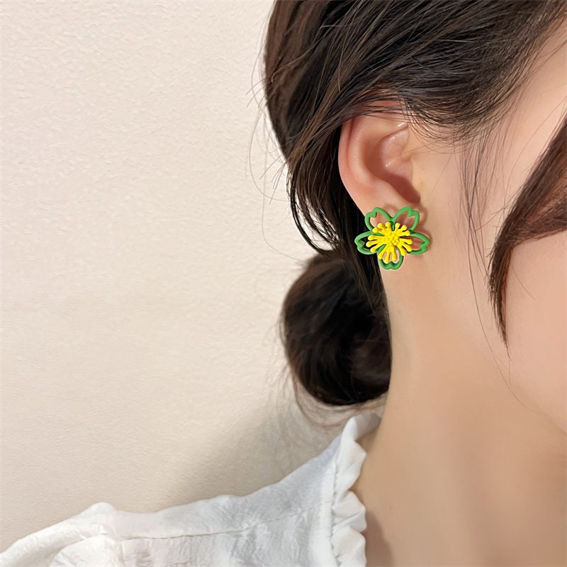 Flower daisy stud earrings, colorful earrings, white flower earrings