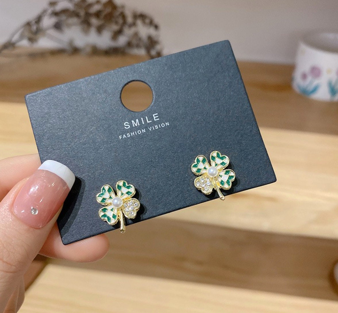 Clover leaf stud earrings, gold stud earrings, green flower earrings, gemstone earrings, Korean earrings, jewellery gifts for her