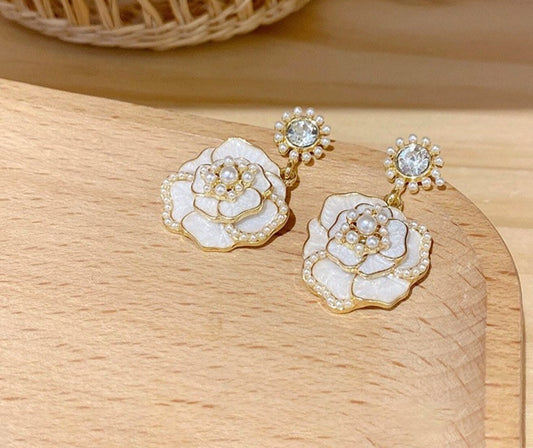 Gold rose earrings, pearl floral earrings, vintage flower earrings