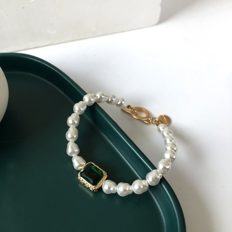 Gold pearl bracelet, emerald bracelet, bead bracelet