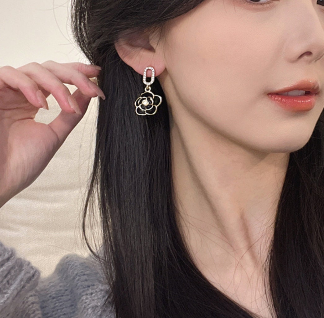 Camelia earrings, black flower earrings