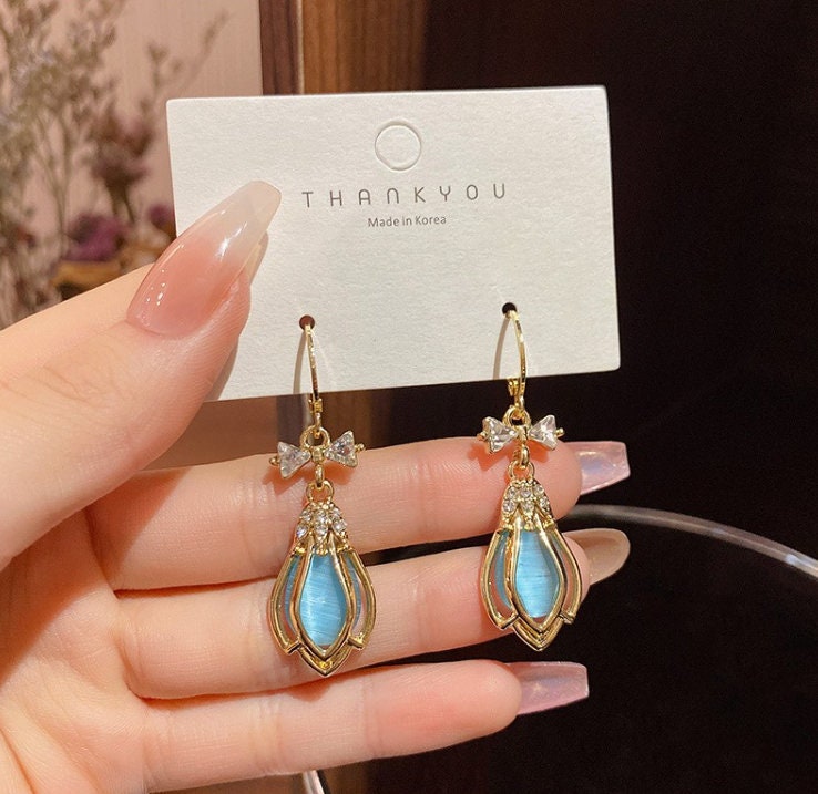 Lot - PAIR OF VINTAGE OPAL EARRINGS