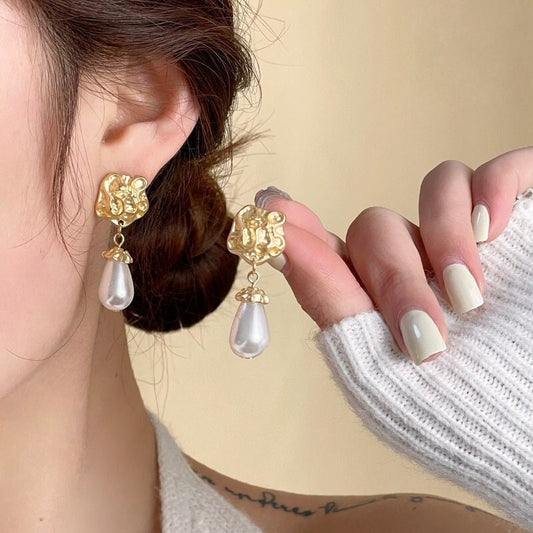 Baroque Gold Pearl earrings, Vintage Earrings, Handcrafted jewelry