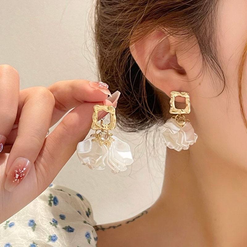 Elegant Gold and White Dangling Geometry Earrings, Dazzling Summer Petals